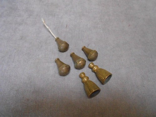 Anciens glands en bronze - glands,